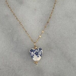 Oriental Blue and White Heart Pendant Charm Gold Chain Necklace 

Brand New